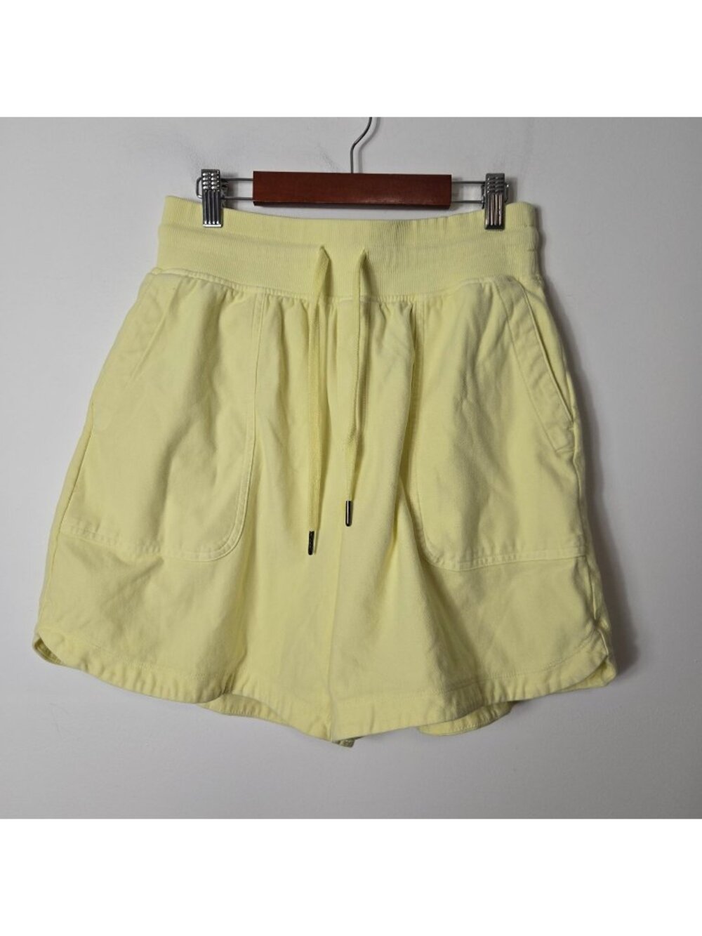 Athleta Size S Farallon Midi Yellow Pull-On Sweat Shorts Athletic